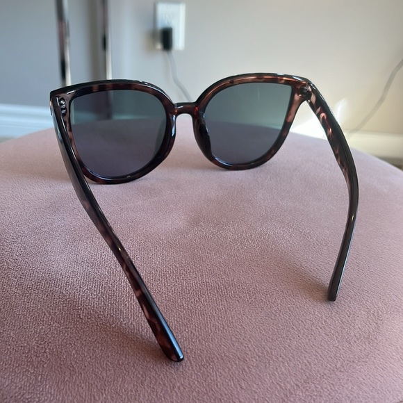 Aldo Sunglasses - Picture 3 of 4